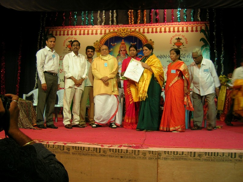 ../Images/Dr. CiNaRe with winners of Kathala Potee.jpg